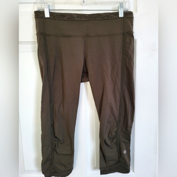 Lululemon womens capris - Picture 2 of 6